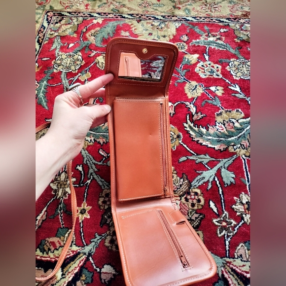 Rare Dooney & Bourke Black and Tan Leather Phone Crossbody - Picture 8 of 9